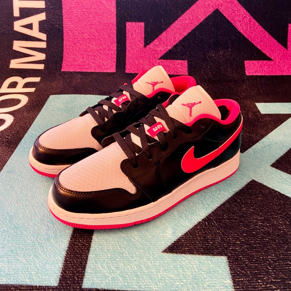 AIR JORDAN 1 LOW (GS) 7Y womens 8.5